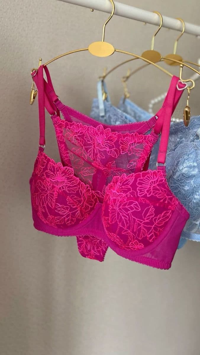 Soutien-gorge dentelle fuchsia