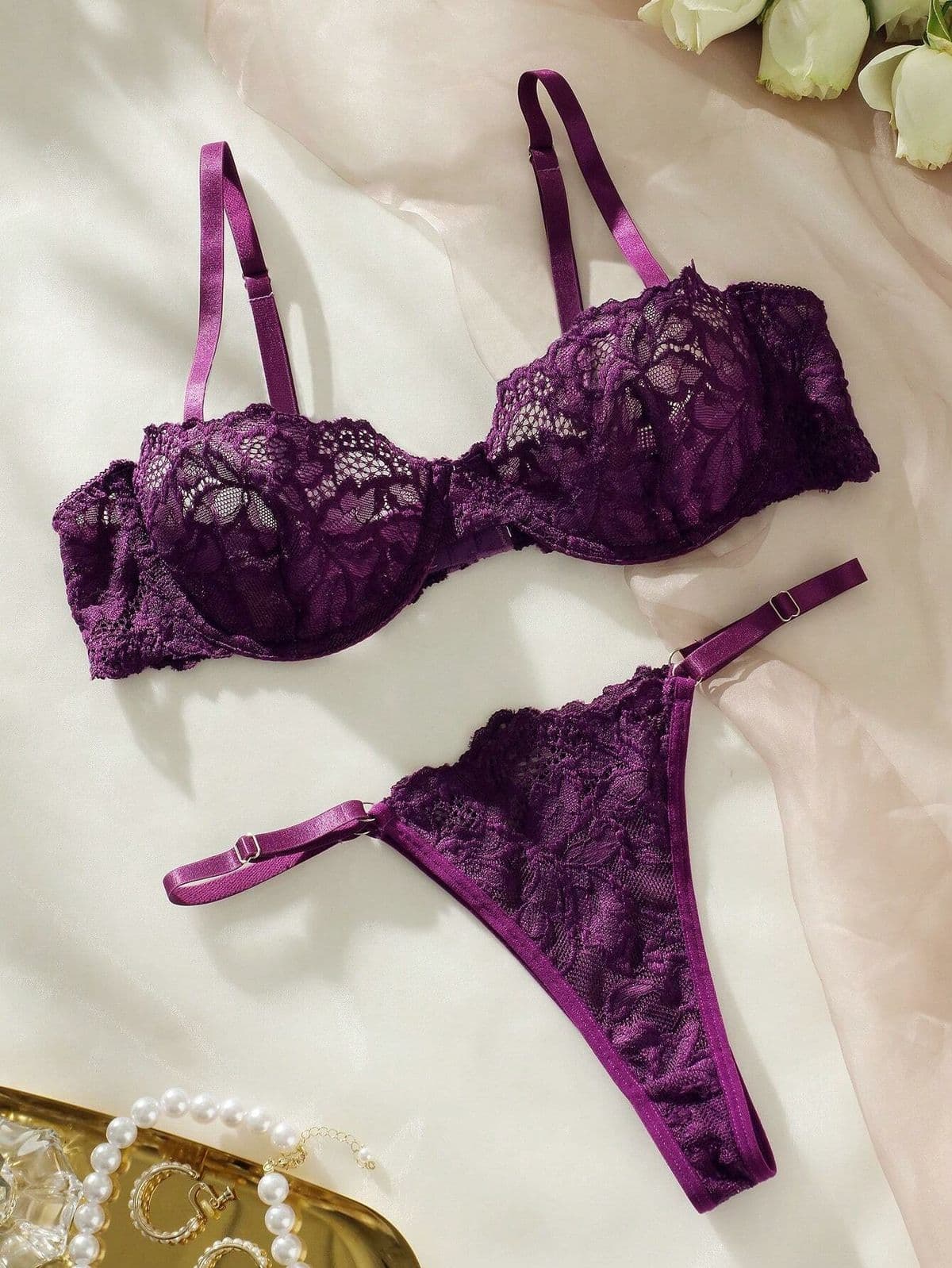 Ensemble satin et dentelle